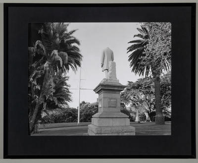 1988. Hori Korei. George Grey monument. Albert Park. Tāmaki Makaurau Auckland